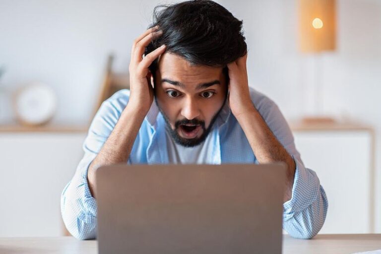 7 Reasons Why You’re MISERABLE At Work (And How You Can Fix It)