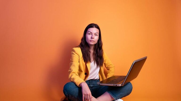 How To Stand Out In An Entry-Level Job As A Recent College Grad​