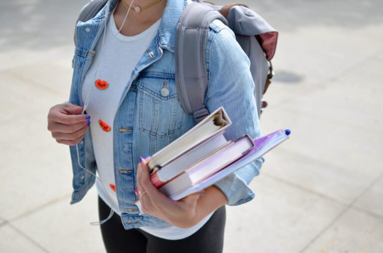 7 Important College Experiences Students Should Include in Professional Portfolios