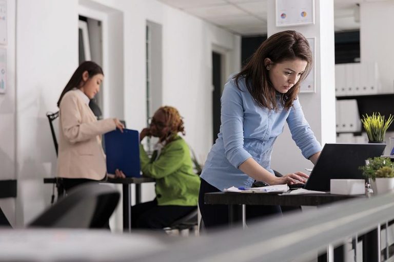 5 Reasons Why You Don’t Have Friends At Work