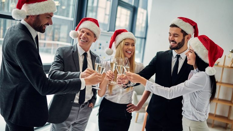 13 Holiday Networking Tips You Need To Know
