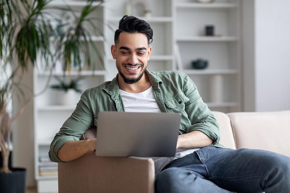 Man writes a cover letter on his laptop