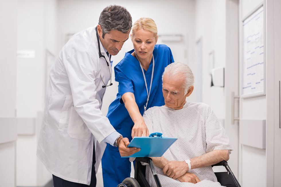 Nurse talks to a doctor about a patient